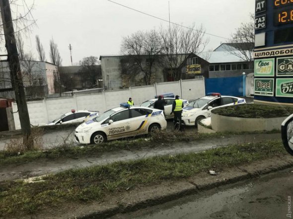 В Одессе полицейские упали с моста