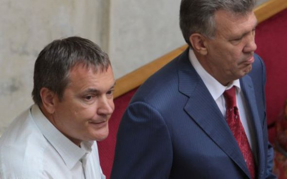 У 2012 році депутати від Партії Регіонів Сергій Ківалов і Вадим Колесніченко запропонували закон "Про засади державної мовної політики". Його прийняли з порушеннями регламенту 