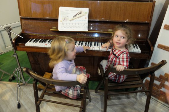 Музиканти провели майстер клас для школи раннього дитячого розвитку Honey Home
