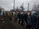 Із загиблим 22-річним десантником прийшли попрощатися бойові побратими, друзі й однокласники