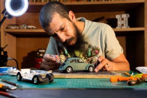 Фотограф Фелікс Ернандес робить рекламу Volkswagen з іграшкових машин. Фото: petapixel.com