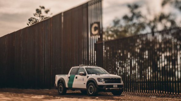 Стіну на кордоні з Мексикою будують швидкими темпами