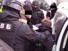 Правоохоронці провели наймасштабнішу за останній час спецоперацію із затримання наркоторговців та перевертня у пагонах