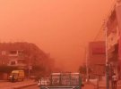 На Египет обрушилась мощная песчаная буря, закрыли аэропорты, морские порты и дороги