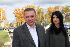 Мэр Сергей Моргунов и его жена. Фото: vlasno.info