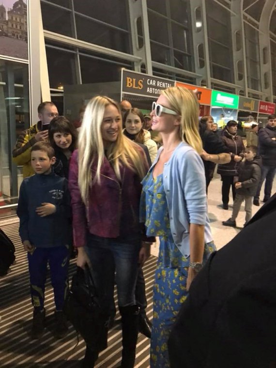 Пэрис Хилтон "поймали" во львовском аэропорту.