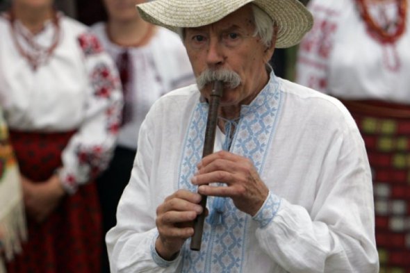 Леопольд Ященко основал этнографический хор "Гомін" и был его руководителем. С ним возрождал украинский фольклор и народные обычаи
