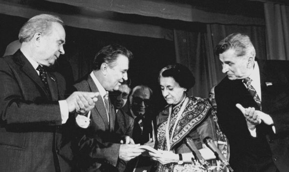 Олесь Гончар с премьер-министром Индии Индирой Ганди