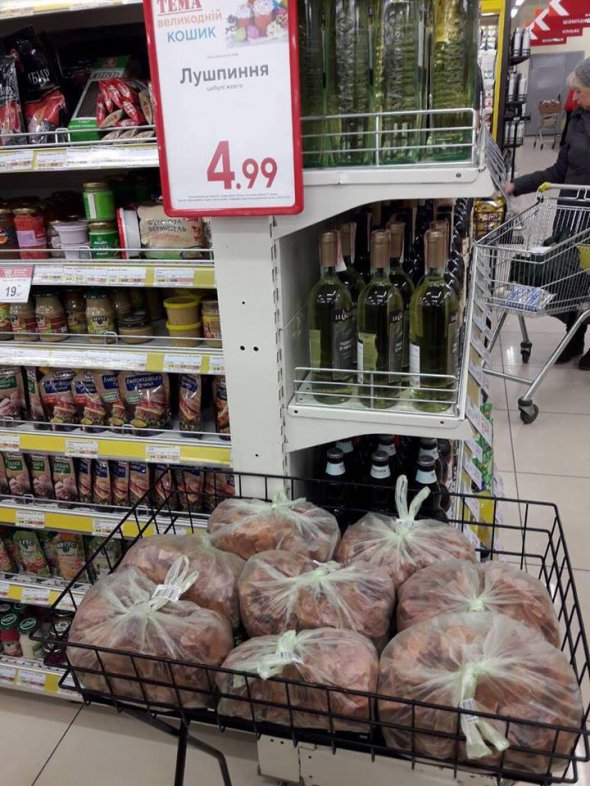 В харьковском супермаркете "Клас" начали продавать шелуху