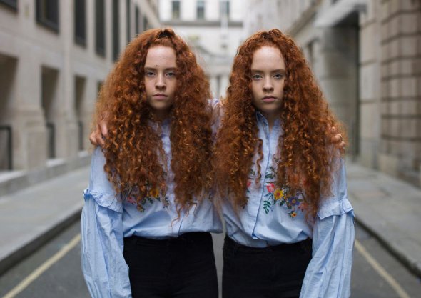 Питер Зеклески фотографирует идентичных близнецов почти 3 года