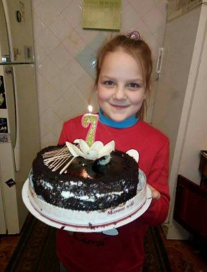 Нещодавно Ксенія Мендограло відсвяткувала день народження. У неї залишилися батьки та сестра Іванна