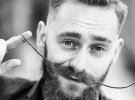 Роман Гладков показав найдовші вуса України і встановив рекорд