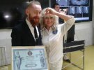 Роман Гладков показав найдовші вуса України і встановив рекорд