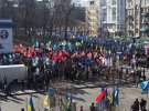 Участники марша на ул. Грушевского и перед стадионом им. Лобановского