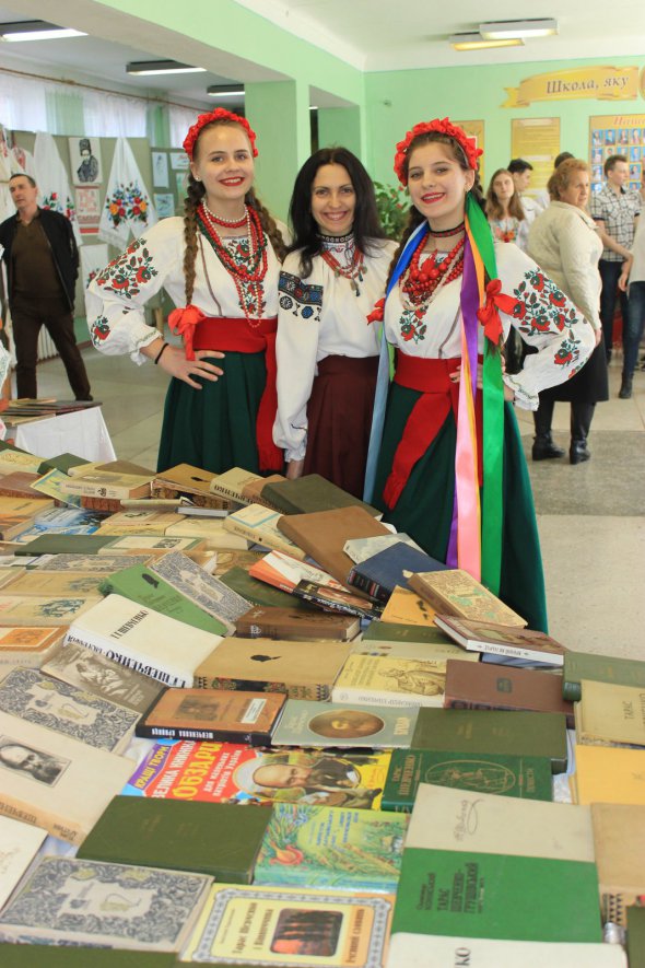 На Вінниччині школярі зібрали рекордну колекцію "Кобзаря"