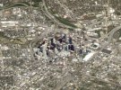 В Хьюстоне, штат Техас, США, центр города с небоскребами окружен километрами низких зданий