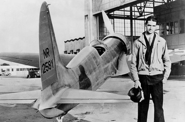 У 1932 році Хьюз заснував Hughes Aircraft Corporation — компанію, яка займалась проектуванням і створенням літаків