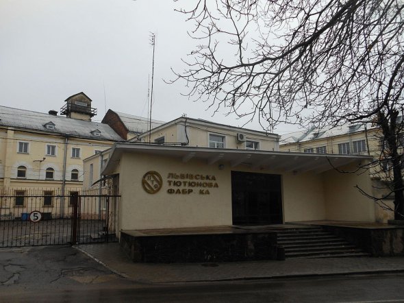 В пресс-службе "Винникивской табачной фабрики" заявили, что ООО "Львовская табачная фабрика" не покупала акцизные марки, так как уже больше года прекратила свое существование