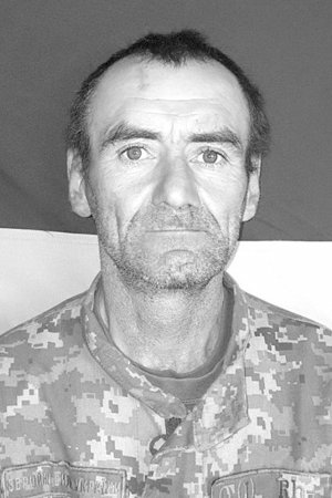 Володимир Шамчук завжди йшов воювати на передній край, згадують бійці. 28 березня він загинув від вибуху під час обстрілу бойовиками спостережного пункту