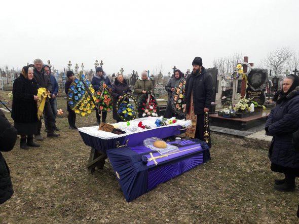 Поховали Ганну Яківну у селі Липляни на родинному кладовищі