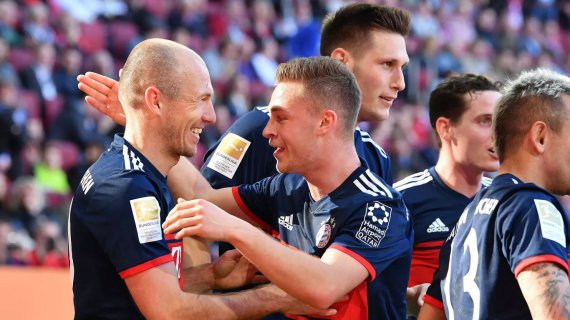 Гравці святкують перемогу