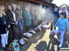 В храмах Львова начали освящать корзины с пасхальной пищей