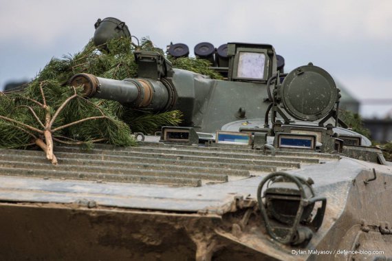 Машини пройшли технічне доопрацювання на Житомирському бронетанковому заводі, зокрема було встановлено маскувальне обладнання