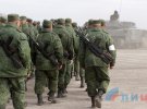 Бойовики ЛНР стверджують, що готують техніку до "параду," а не до наступу.