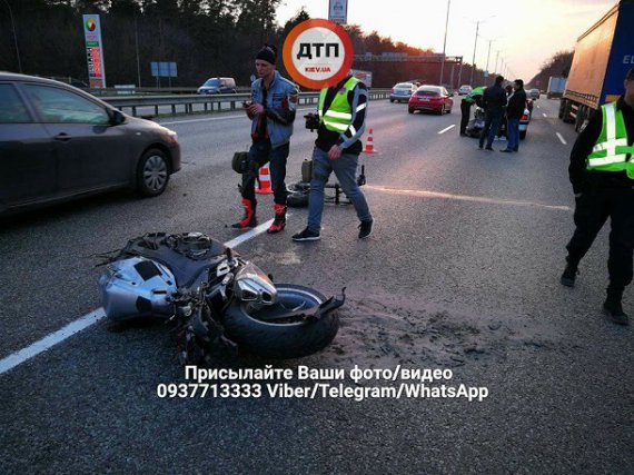 Мотоцикл зіткнувся з легковим автомобілем