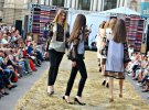 Сотни львовян пришли посмотреть на украинскую одежду