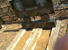 В оккупированном русскими наемниками-террористами Енакиево на кладбище вандалы украли гранитные надгробия.