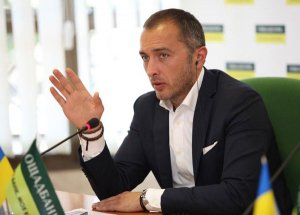 Голова правління Ощадбанку Андрій Пишний: “Так сталося, що нас традиційно дехто називає словом “сбербанк”. Російськомовна частина українців нас досі так і сприймає”.