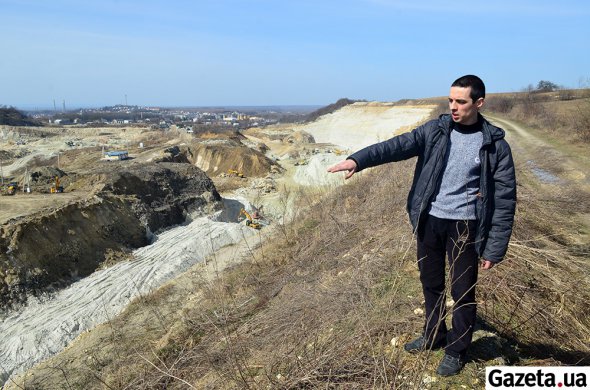 Андрій Баранецький показує, як зараз виглядає миколаївський полігон