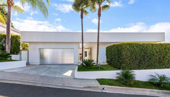 Маєтки зірок: Міла Йовович виставила на продаж приголомшливий будинок