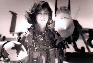  Таммі Джо Шульц у минулому була військовим пілотом-винищувачем