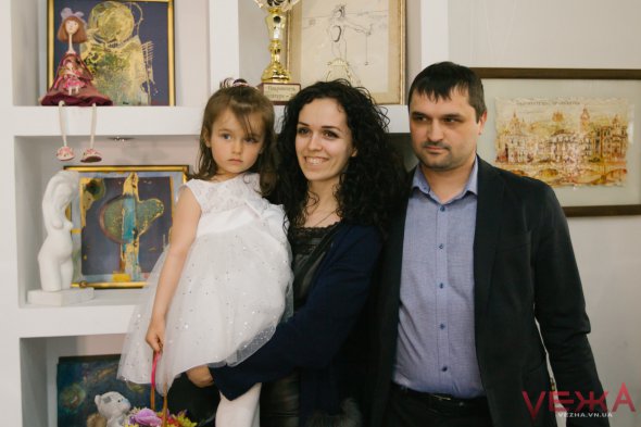 Настя с семьей. Фото: vezha.vn.ua