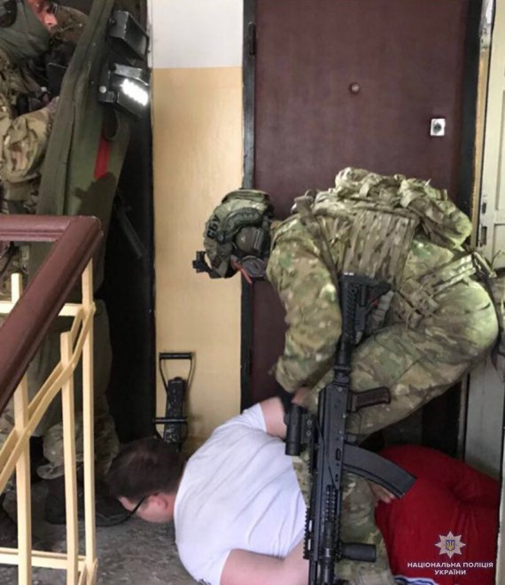 У Києві правоохоронці затримали членів ОЗГ за виготовлення і збут зброї та боєприпасів