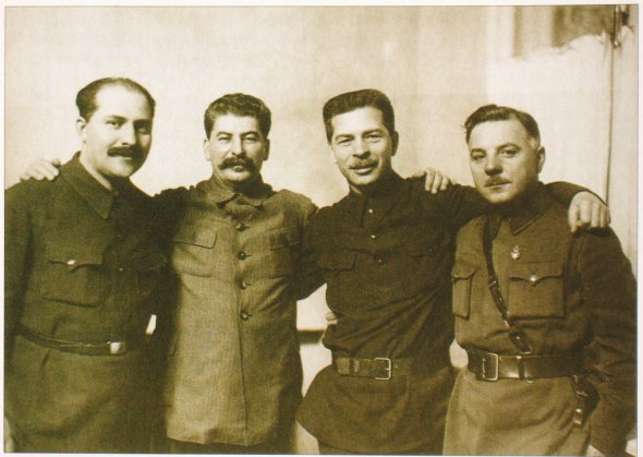 Советские деятели Лазарь Каганович, Иосиф Сталин, Павел Постышев, Климентий Ворошилов