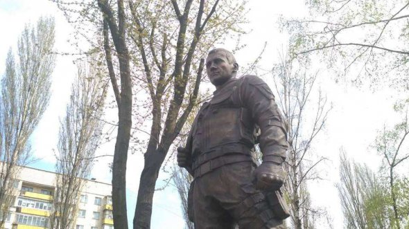 Открыли памятник погибшему на Донбассе герою Мирославу Мысле