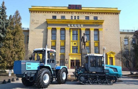 Харківський тракторний завод виготовляє колісні та гусеничні трактори