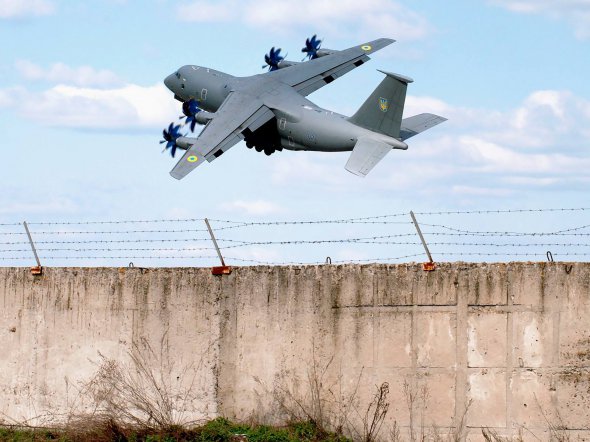 На даний момент програма російсько-українського літака Ан-70 закрита, тому "Антонов" працює над проектом літака Ан-77. Основне завдання, яке вирішує українська компанія, - заміна на повітряному судні російських агрегатів і комплектуючих