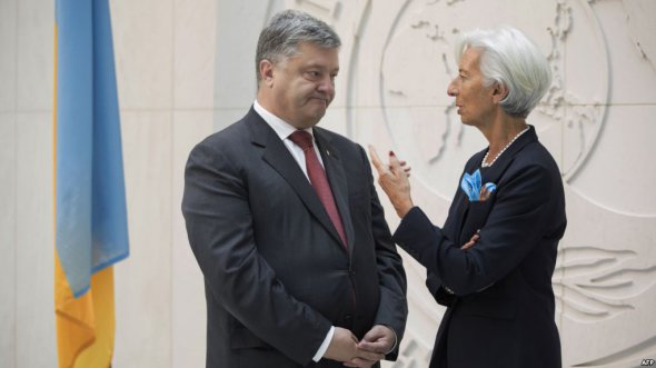 Президент Петро Порошенко та голова МВФ Крістін Лагард. Очільниця Фонду наголосила, що заради економічного зростання і підвищення рівня життя українців, необхідно прискорити темп реформ.