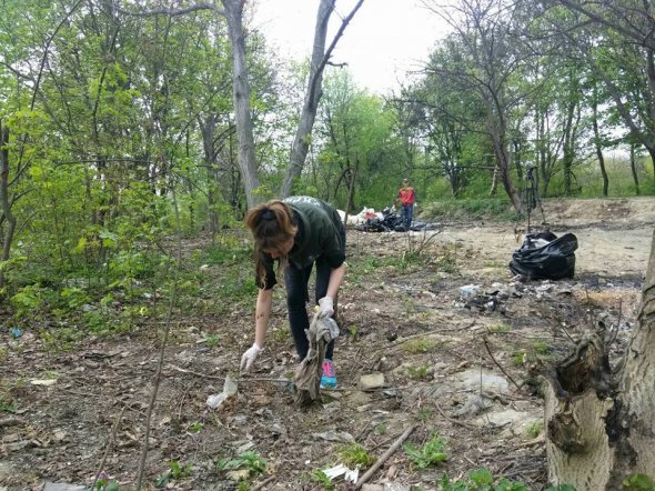 Націоналісти стверджують, що прибирають сміття останні 5 років