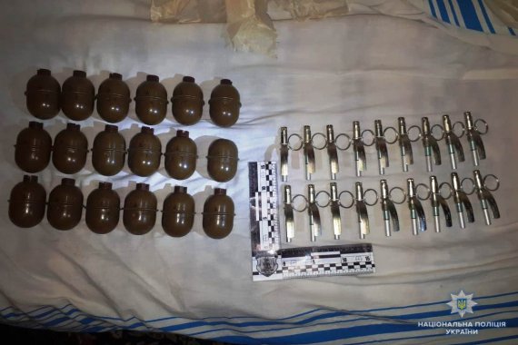 У чоловіка вдома знайшли 18 бойових гранат