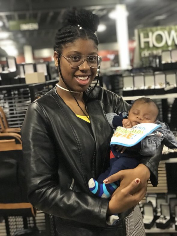 Дівчина прочитала статтю на порталі WikiHow про перерізанні пуповини і подивилася кілька роликів на YouTube