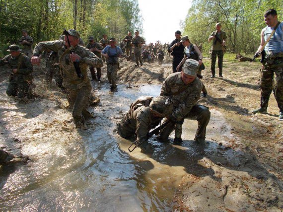 Маруновий берет також отримали жінки-військовослужбовці