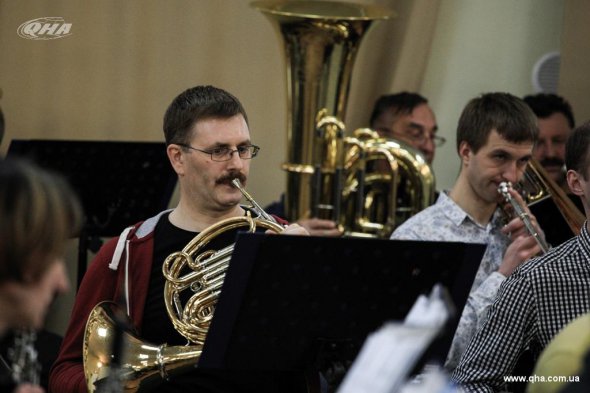 Президентський оркестр України складається з 65 музикантів.