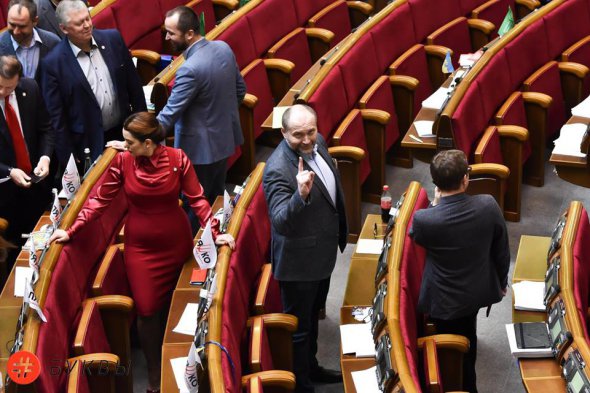 Депутати по п'ятницям не полюбляють приходити до Верховної Ради