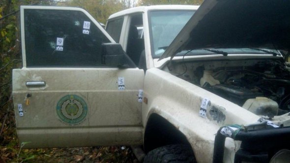  В автомобіль, в якому їхали Аміна Окуєва та Адам Осмаєв, випустили близько десятка куль з автомата