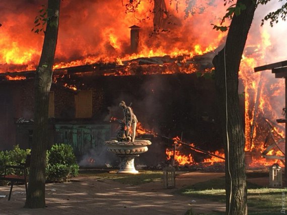 В парке Горького в Одессе загорелся кафе